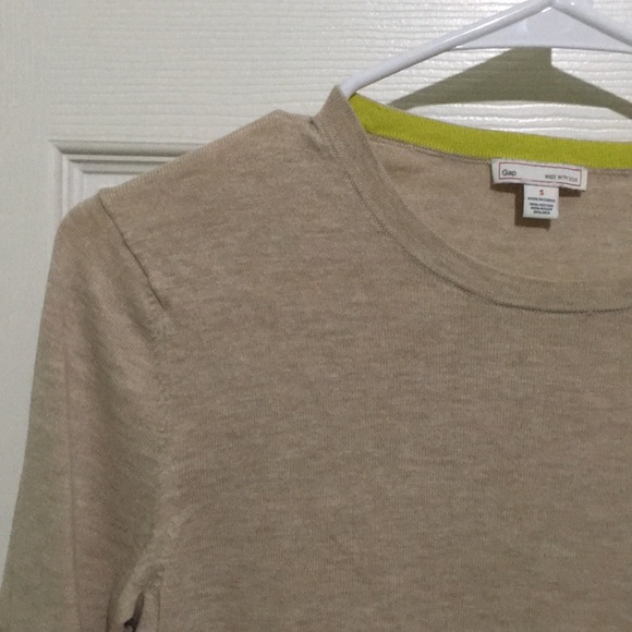 GAP basic beige shirt - Picture 2 of 3